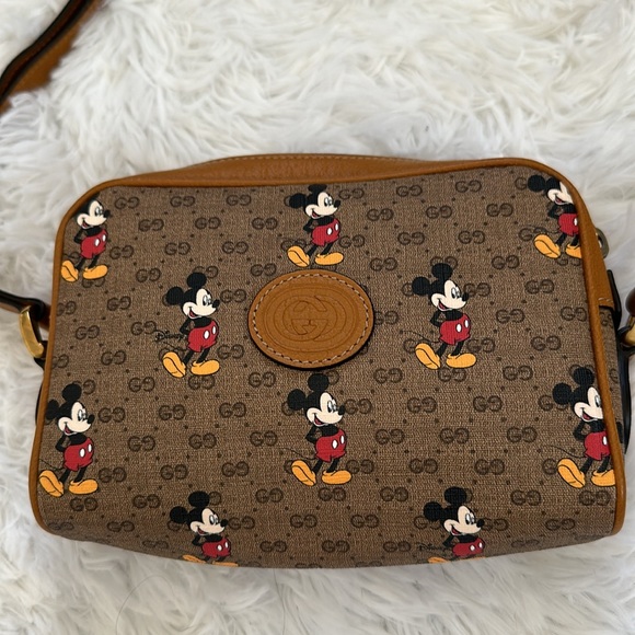 LIMITIED EDITION DISNEY GUCCI SIDE PURSE - MICKEY MOUSE - Picture 2 of 3